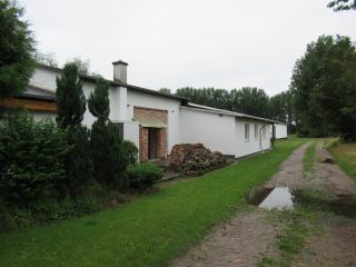 Wohnhaus mit großer Halle